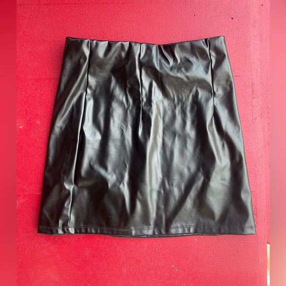 Faux Leather Skirt ASOS - Picture 2 of 2